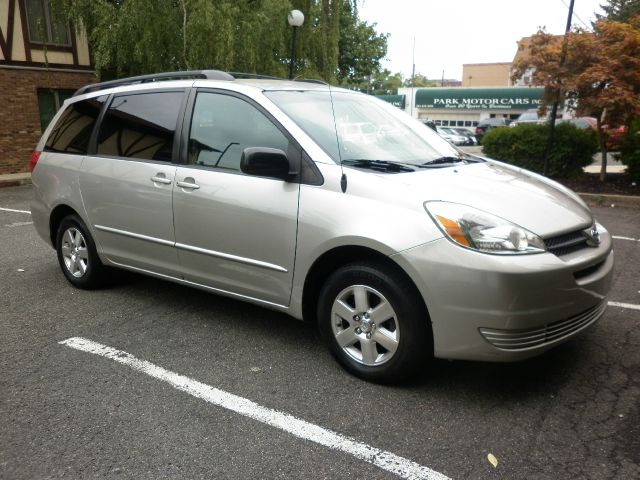 2004 Toyota Sienna 1997 Ford GL