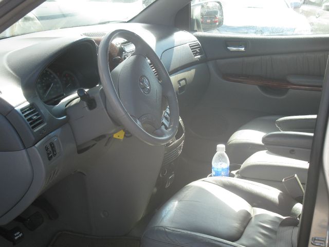 2004 Toyota Sienna SEL Sport Utility 4D