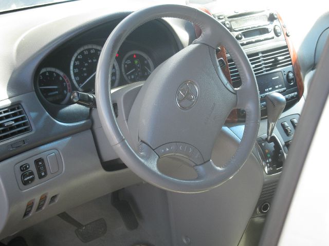2004 Toyota Sienna SEL Sport Utility 4D
