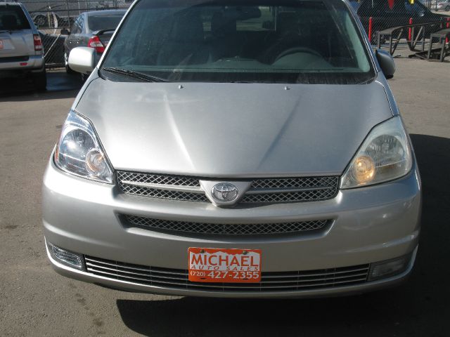 2004 Toyota Sienna SEL Sport Utility 4D