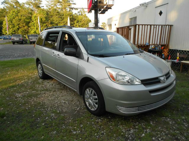 2004 Toyota Sienna Touring - Moonroof