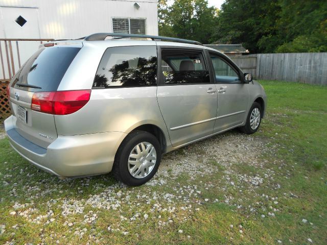 2004 Toyota Sienna Touring - Moonroof