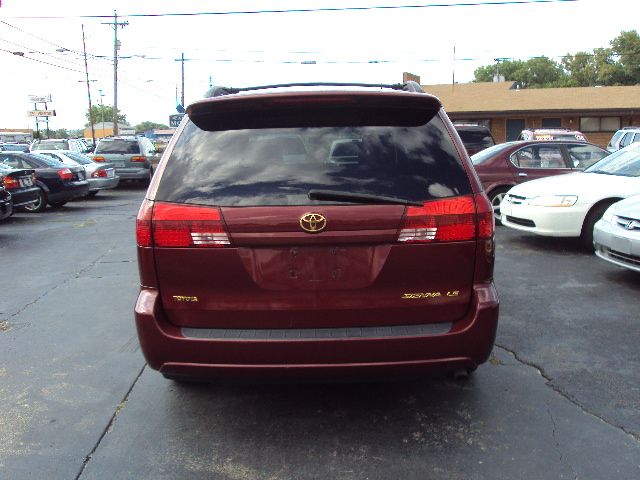 2004 Toyota Sienna Touring - Moonroof