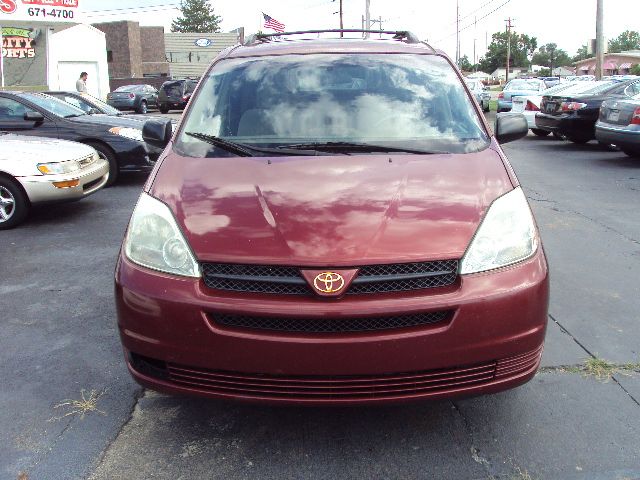 2004 Toyota Sienna Touring - Moonroof