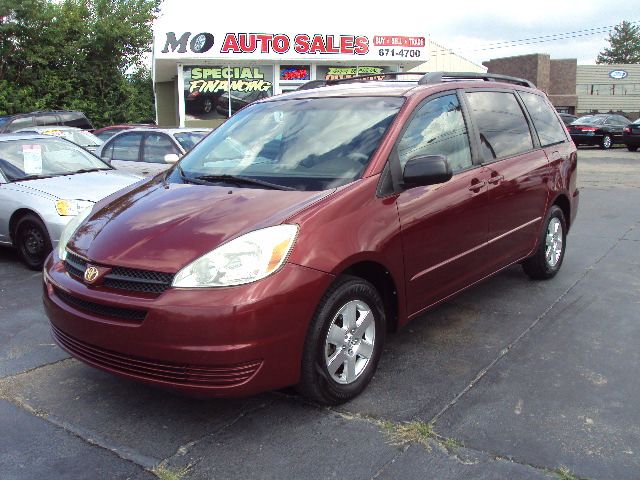 2004 Toyota Sienna Touring - Moonroof