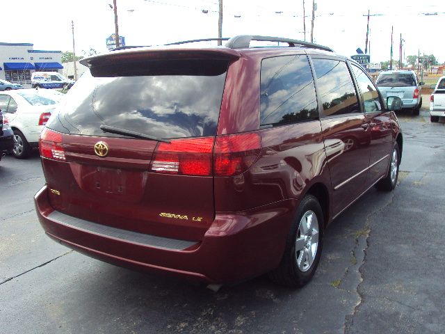 2004 Toyota Sienna Touring - Moonroof