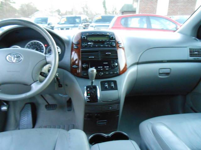 2004 Toyota Sienna SEL Sport Utility 4D