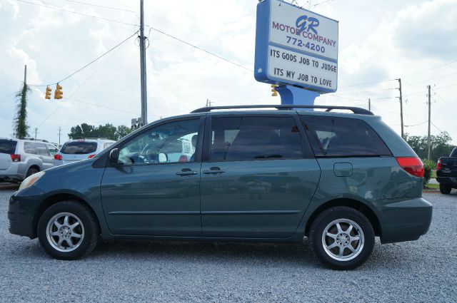 2004 Toyota Sienna Touring - Moonroof
