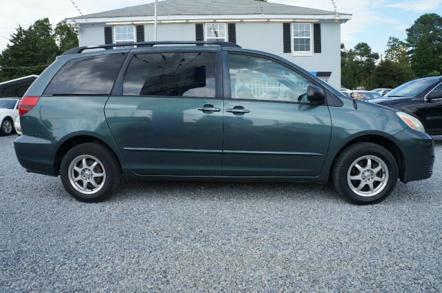 2004 Toyota Sienna Touring - Moonroof