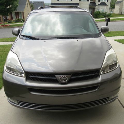 2005 Toyota Sienna SEL Sport Utility 4D