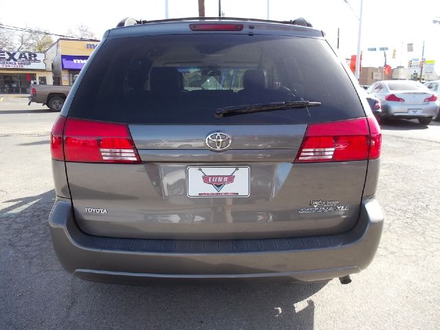 2005 Toyota Sienna SEL Sport Utility 4D