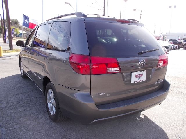 2005 Toyota Sienna SEL Sport Utility 4D