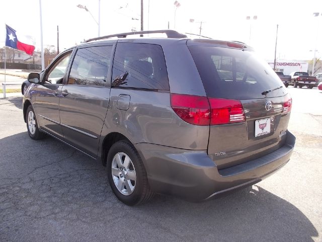 2005 Toyota Sienna SEL Sport Utility 4D