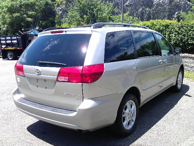 2005 Toyota Sienna 4.6L XLT Sport