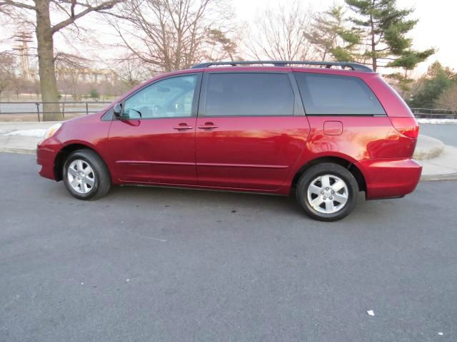 2005 Toyota Sienna Reg Cab FLAT BED