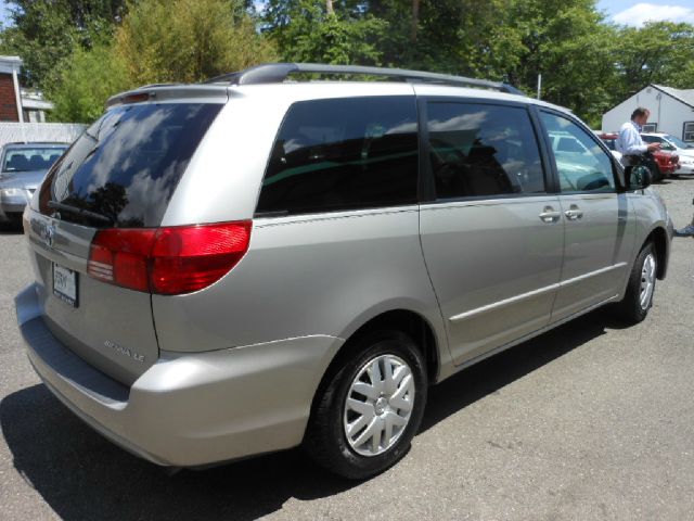 2005 Toyota Sienna S 2WD 4-spd AT