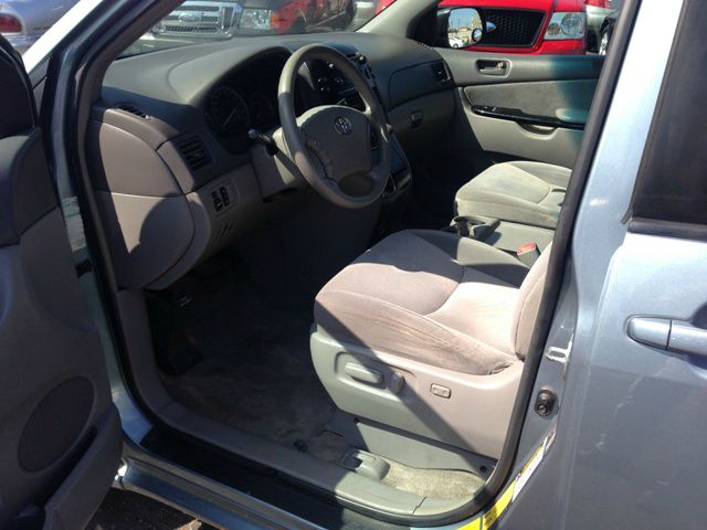 2005 Toyota Sienna 4.6L XLT Sport