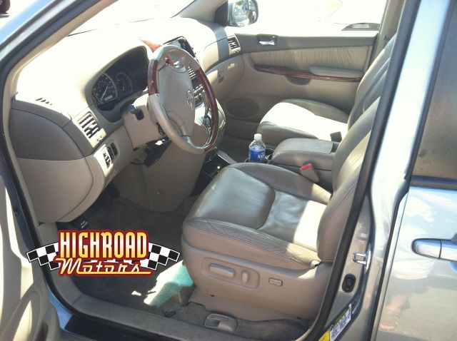 2005 Toyota Sienna Sport - 4x4 Loaded