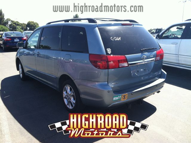 2005 Toyota Sienna Sport - 4x4 Loaded