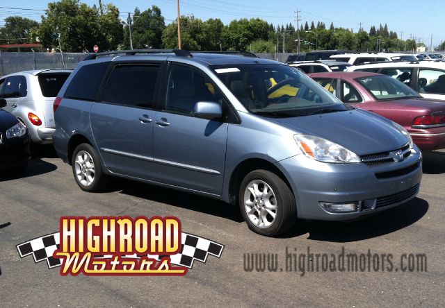 2005 Toyota Sienna Sport - 4x4 Loaded
