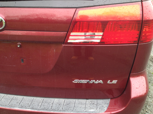 2005 Toyota Sienna S 2WD 4-spd AT