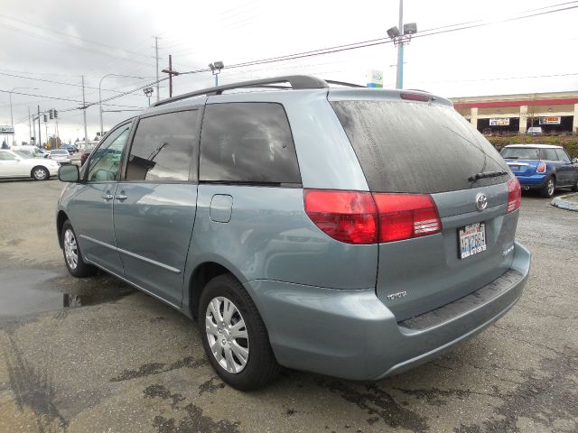 2005 Toyota Sienna S 2WD 4-spd AT