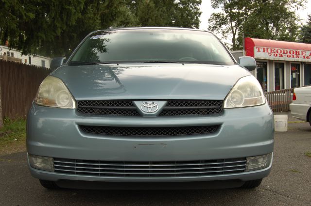 2005 Toyota Sienna SEL Sport Utility 4D