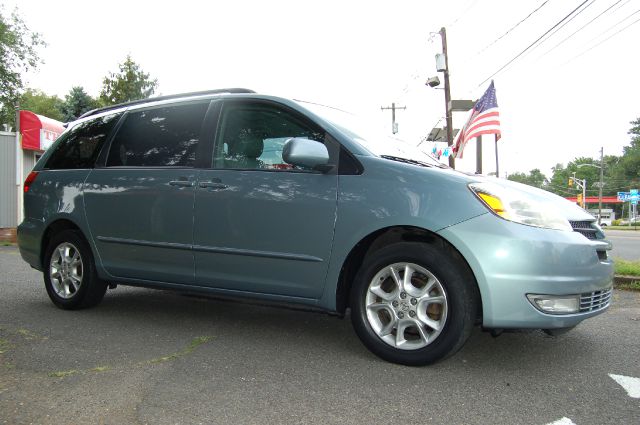 2005 Toyota Sienna SEL Sport Utility 4D