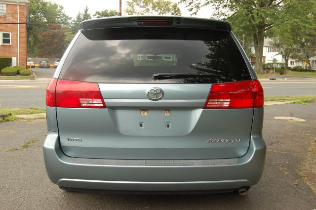 2005 Toyota Sienna SEL Sport Utility 4D