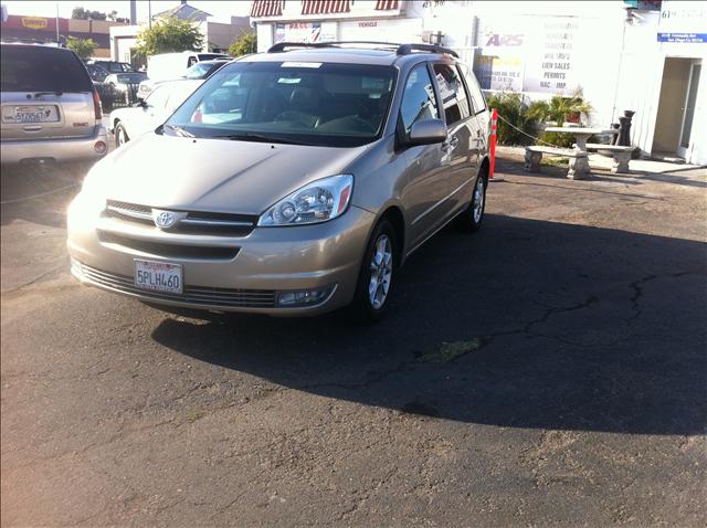 2005 Toyota Sienna SEL Sport Utility 4D