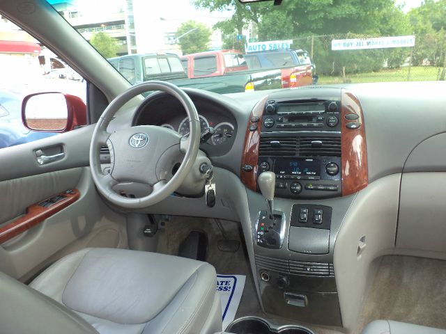 2005 Toyota Sienna XLT 4.6L 4WD