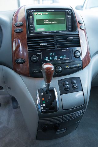 2005 Toyota Sienna Eddie Bauer 4x4