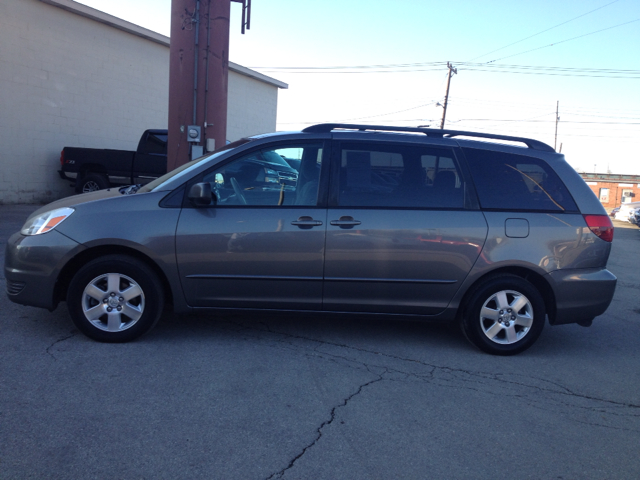 2005 Toyota Sienna S 2WD 4-spd AT