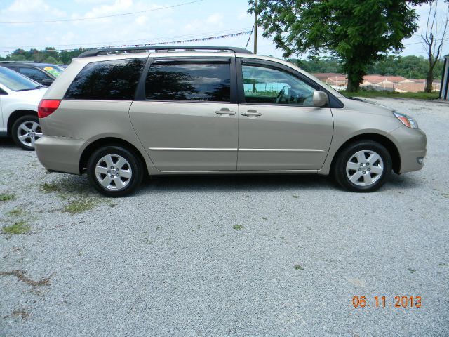 2005 Toyota Sienna SEL Sport Utility 4D