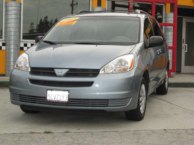 2005 Toyota Sienna Reg Cab FLAT BED