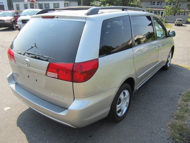 2005 Toyota Sienna S 2WD 4-spd AT