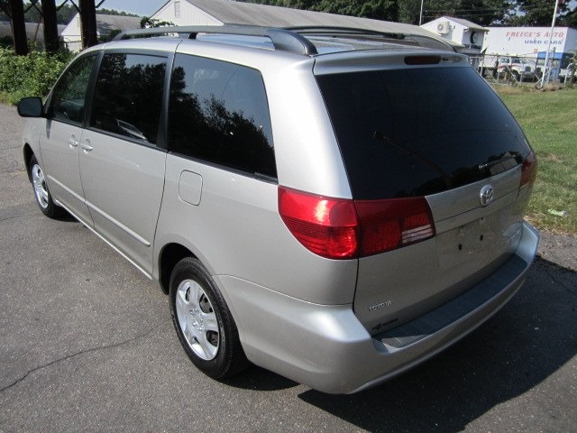 2005 Toyota Sienna S 2WD 4-spd AT