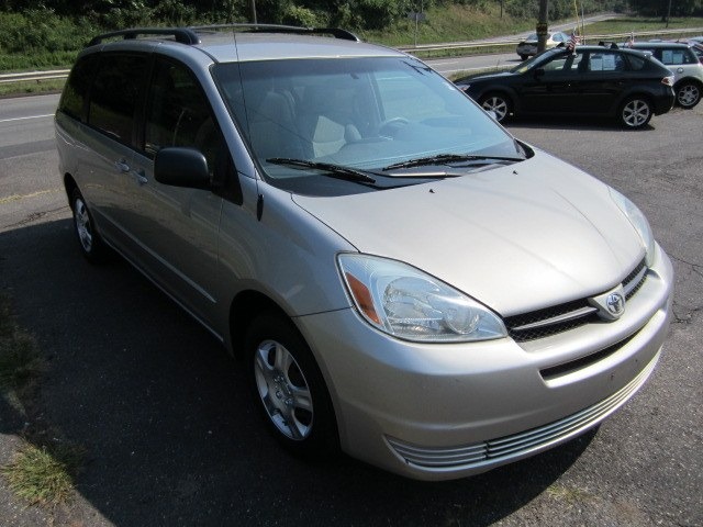 2005 Toyota Sienna S 2WD 4-spd AT