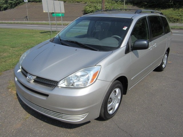 2005 Toyota Sienna S 2WD 4-spd AT