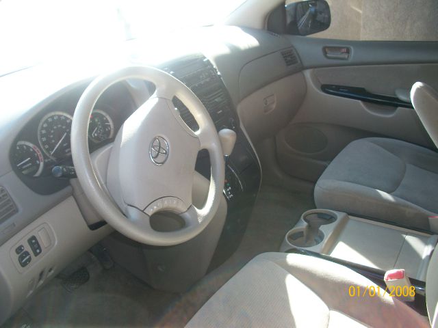 2005 Toyota Sienna Reg Cab FLAT BED