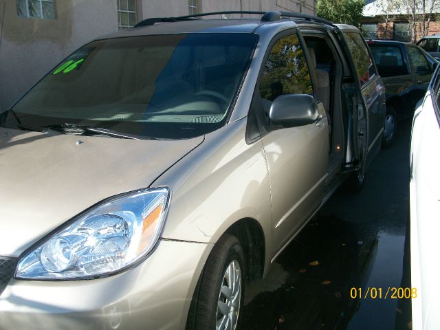 2005 Toyota Sienna Reg Cab FLAT BED