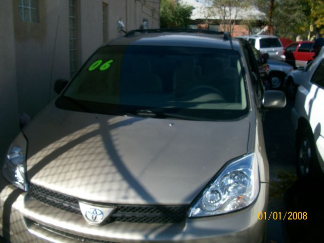 2005 Toyota Sienna Reg Cab FLAT BED