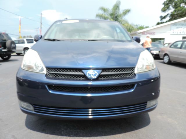 2005 Toyota Sienna SEL Sport Utility 4D