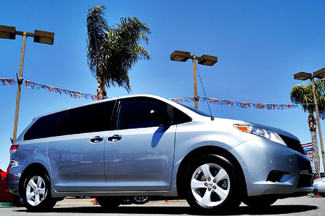 2005 Toyota Sienna FX35 AWD