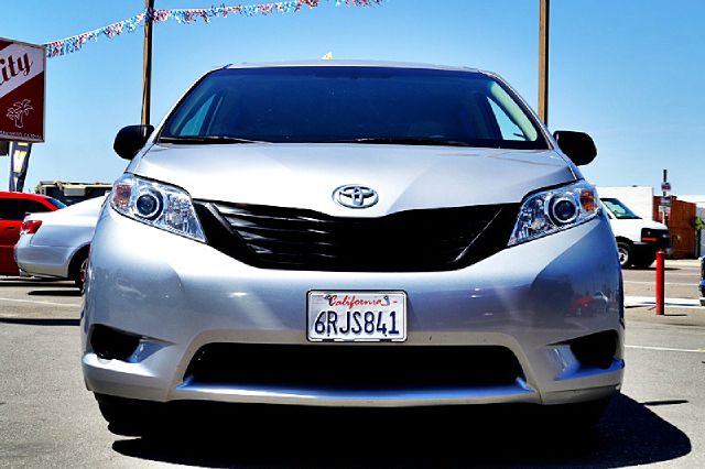 2005 Toyota Sienna FX35 AWD