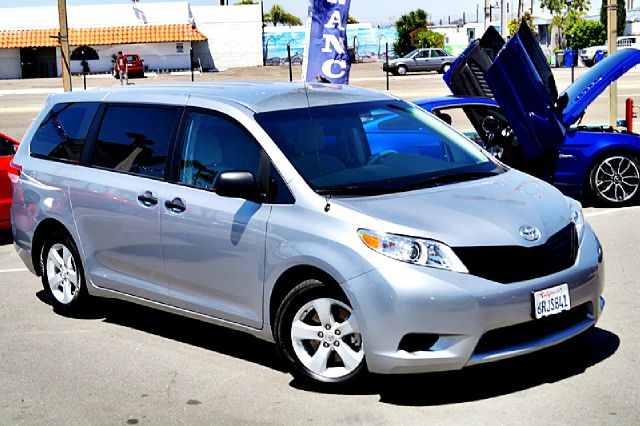 2005 Toyota Sienna FX35 AWD