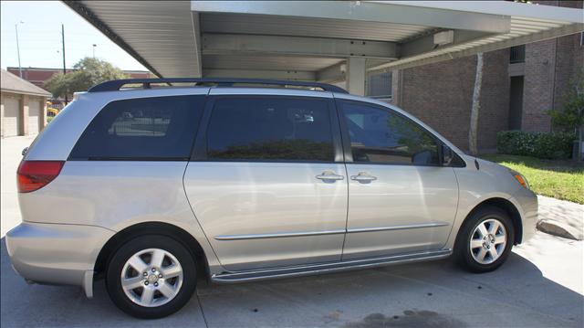 2005 Toyota Sienna X