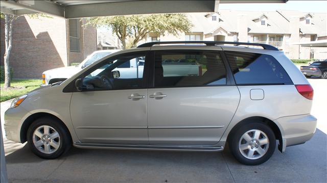 2005 Toyota Sienna X