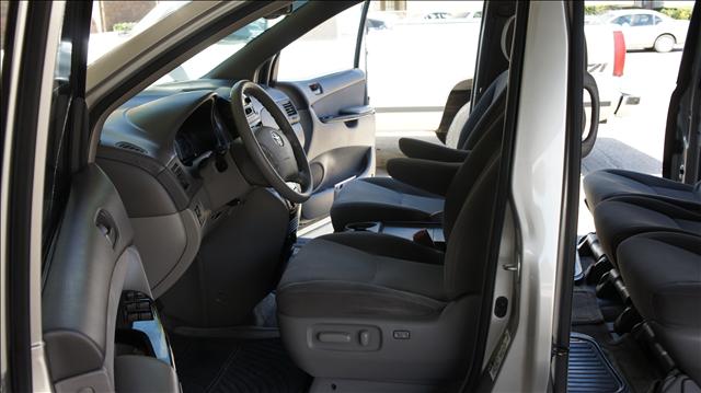 2005 Toyota Sienna X