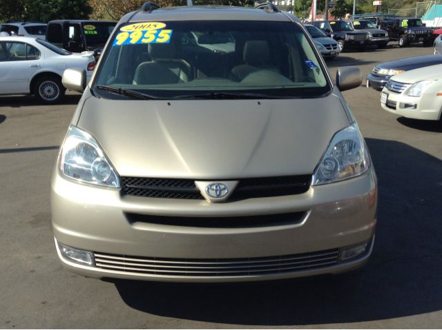 2005 Toyota Sienna SEL Sport Utility 4D